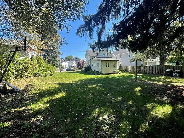 2672 Myrtle St — Photo 8