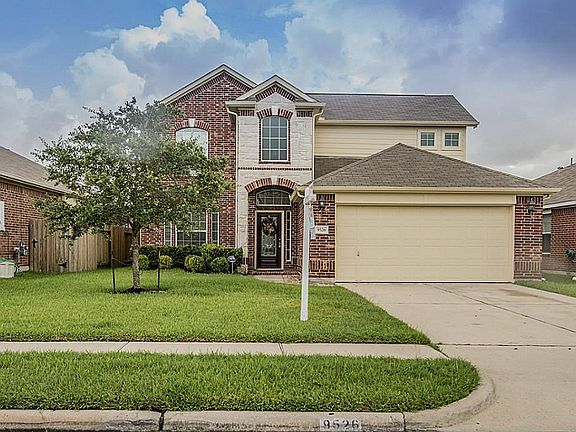 Great location with easy access to I-45 and Highway 3. Curb appeal with an inviting 2 story entry to