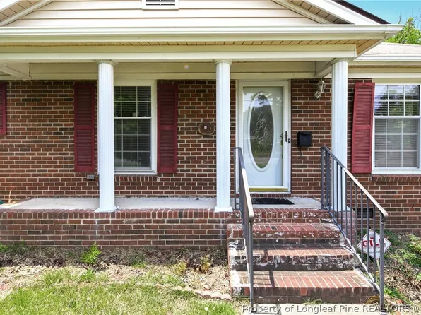 544 Farmview Dr, Fayetteville, NC 28311