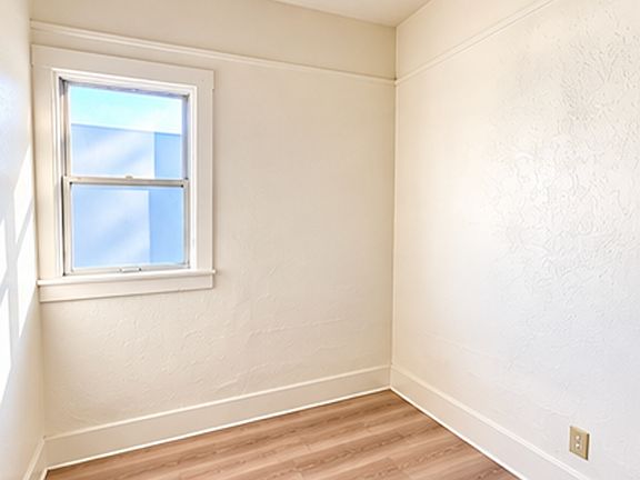 4th image of 411-417 E Halliday St #5c150db21