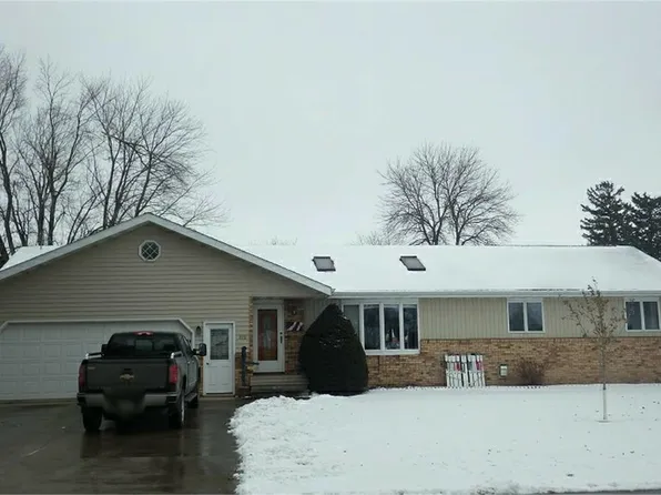 310 Northern Ave, Earlville, IA 52041