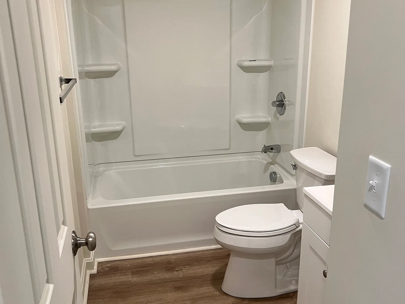 1 bed, 400 sqft, $1,750 — Photo 3