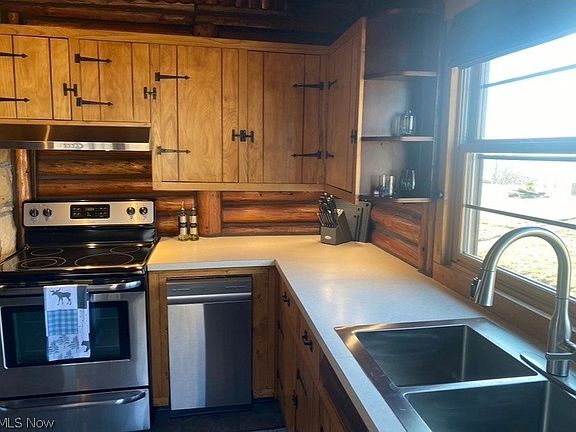 4th image of 1104 Lake Rd