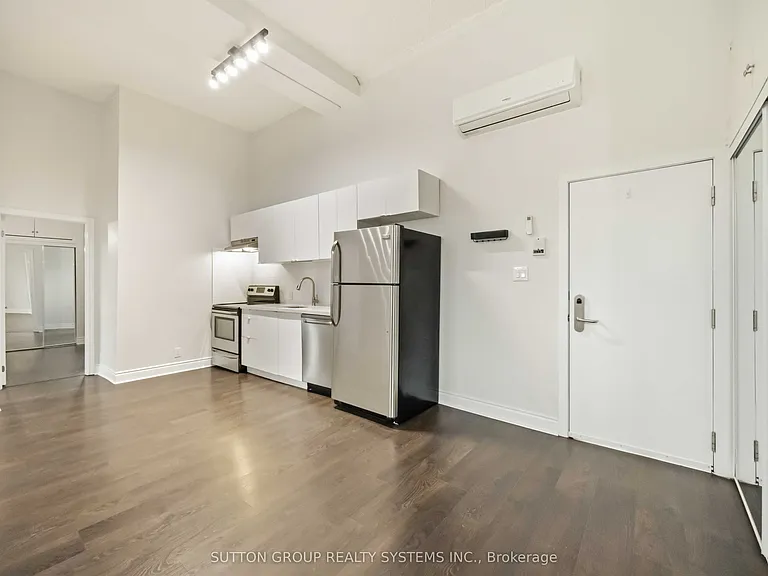 482 Queen St W #303 — Photo 7