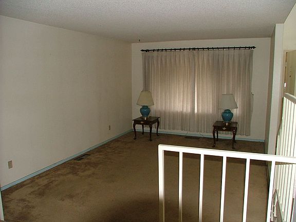 4th image of 2340 Woodcrest Ln