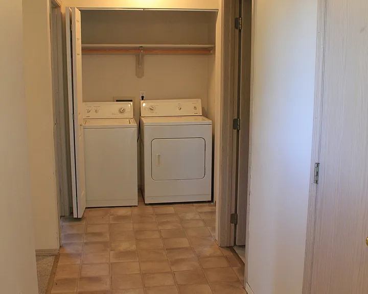 503 E River Ave — Photo 15