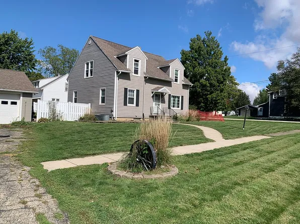 126 E Elm St, Elliott, IL 60933