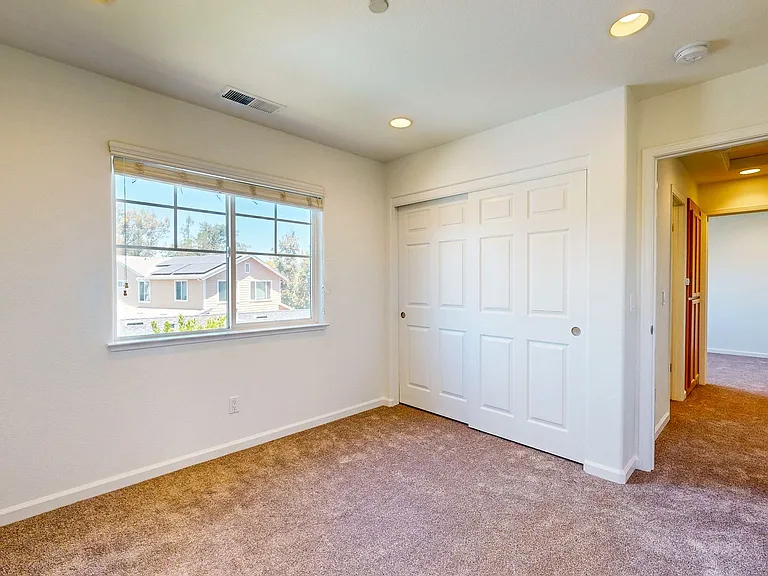 642 Acacia Ln — Photo 32