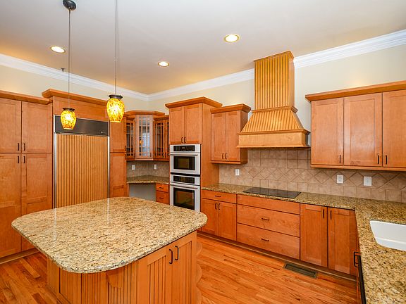 Upgraded Cabinets & Appl.