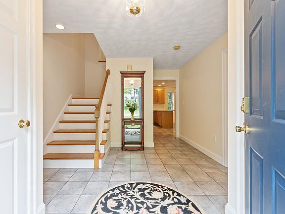 3rd image of 79 Wyndridge Circle