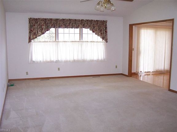 5th image of 150 Briarwood Cir