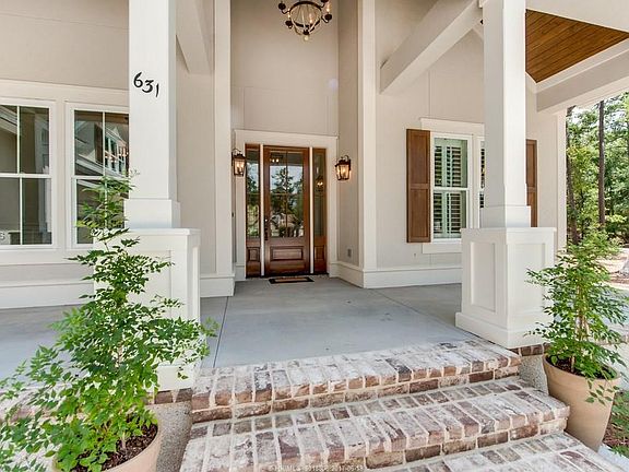 3rd image of 631 Colonial Dr