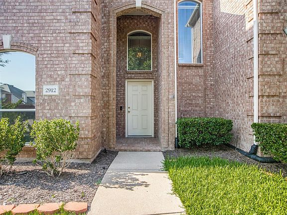 2nd image of 2912 La Vista Ln