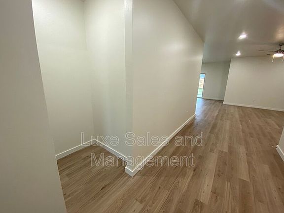 4th image of 1932 Sara Vista Dr