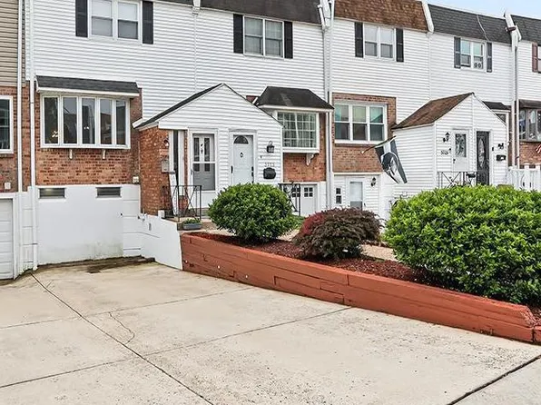 3721 S Hereford Ln, Philadelphia, PA 19114