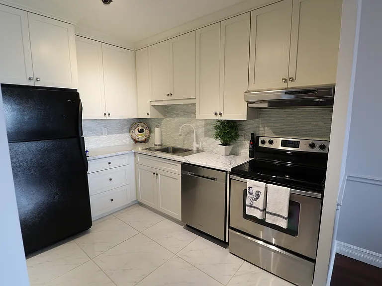 389 Dundas St — Photo 7