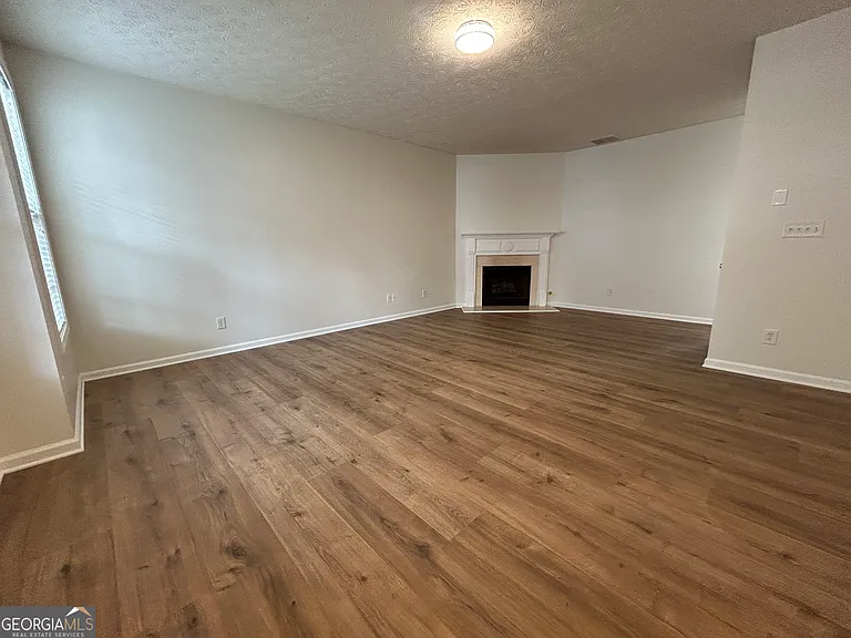 3051 Kentmere Dr — Photo 3