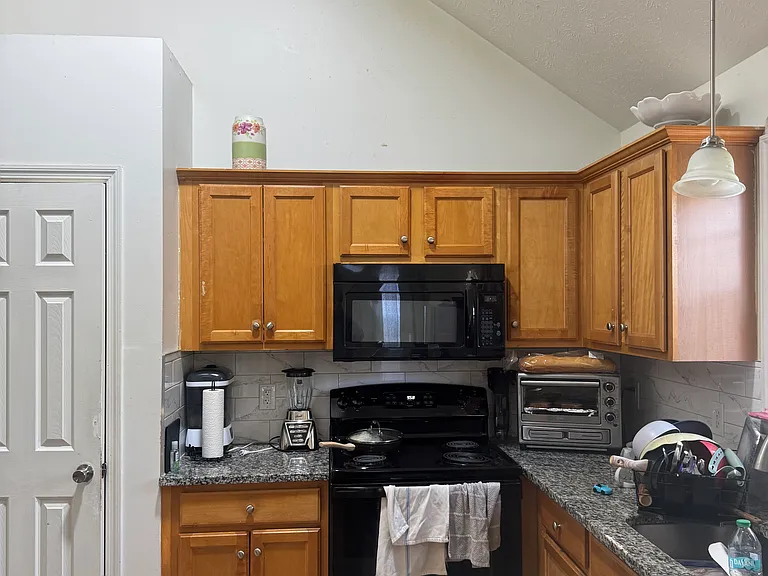 1805 Lakewood Village Dr — Photo 4