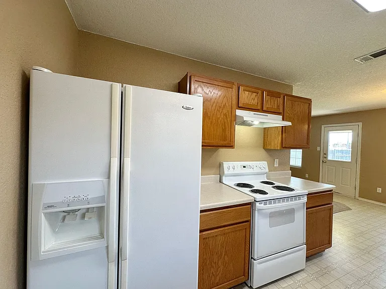 4404 Waterside Dr — Photo 12