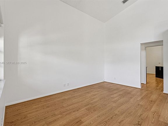 5th image of 1801 W Oak Knoll Cir