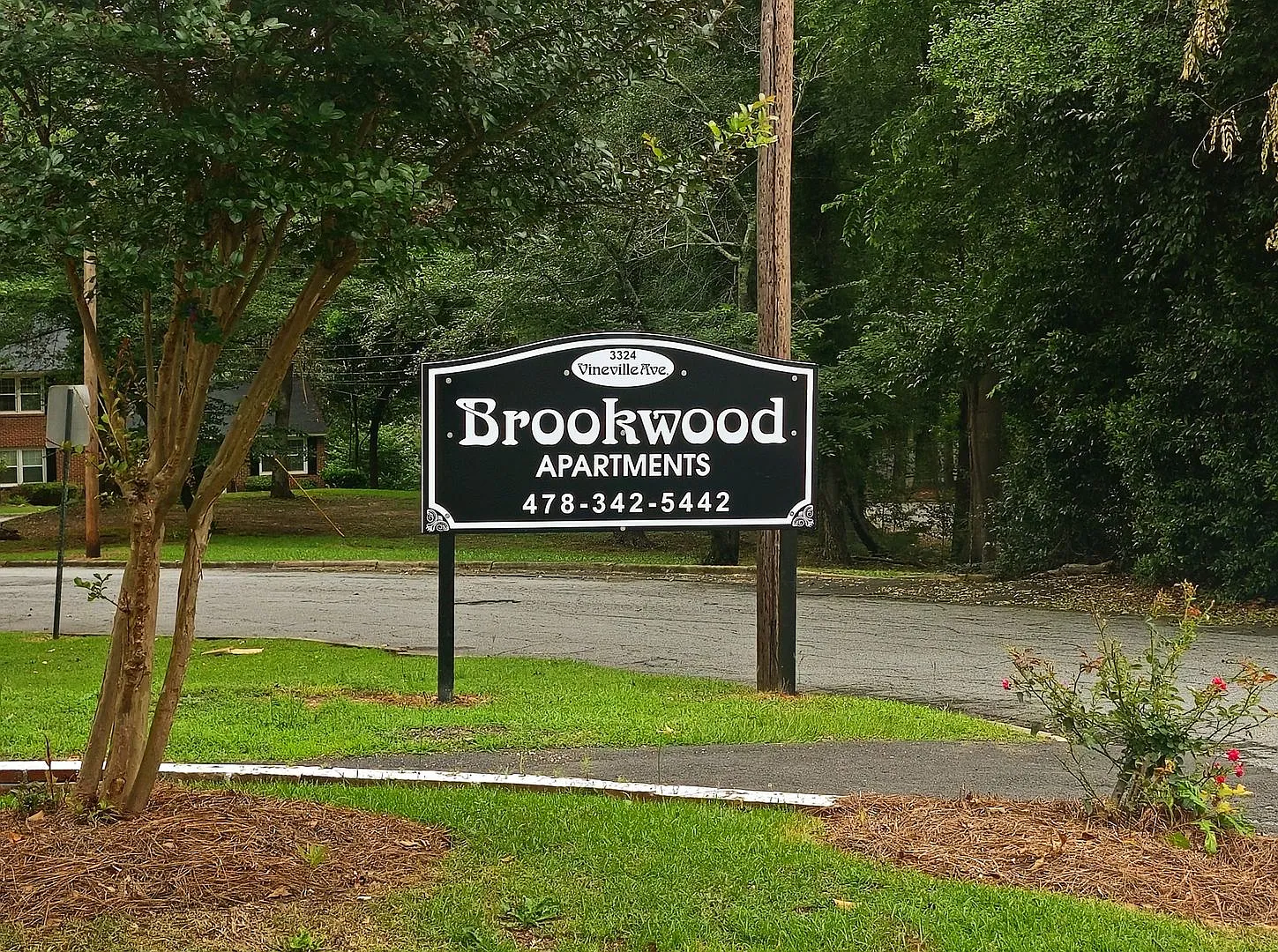 Historic Brookwood Apartments — Photo 1