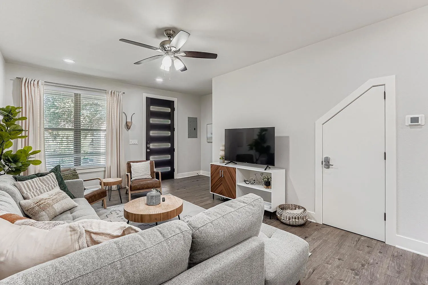 2 bed, 1.5 bath, 1156 sqft, $1,750 — Photo 4