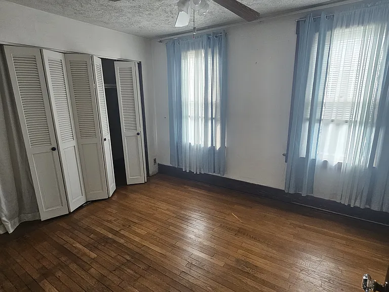 1237 Benton Ave — Photo 9