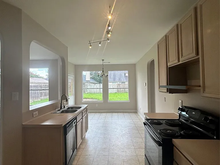 2822 Green Lodge Cir — Photo 4