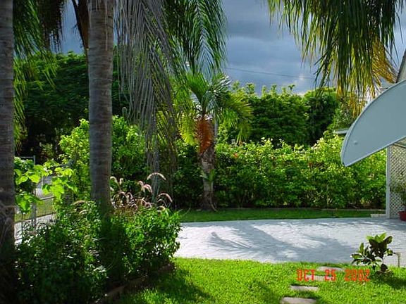 2 carport entrance
