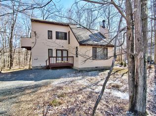 288 Wyalusing Dr, Pocono Lake, PA 18347