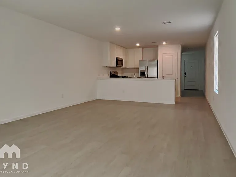 944 Capracotta Dr — Photo 3