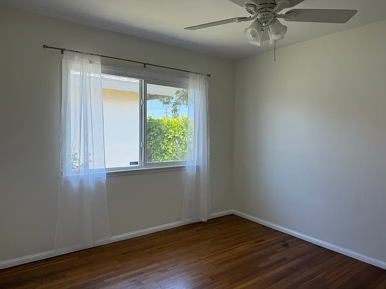 5711 Los Amigos St — Photo 4