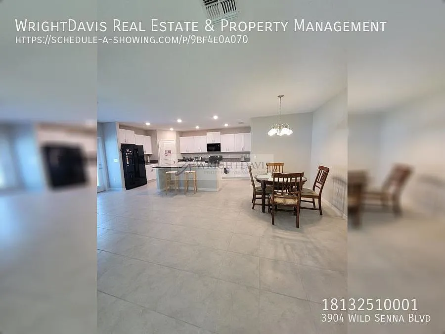 Beautiful 5BD/2.5BA two-floor home. — Photo 3