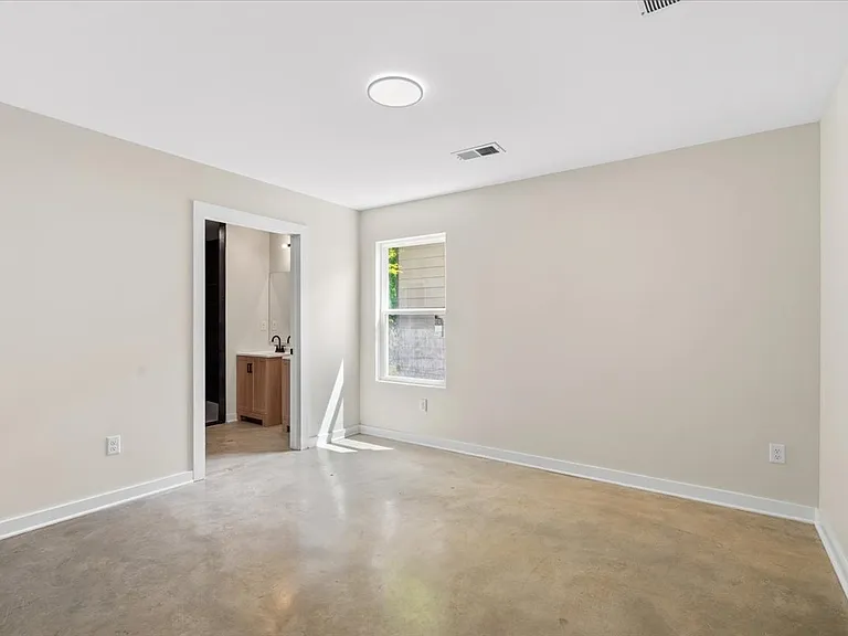 750 Barrett Pl — Photo 10