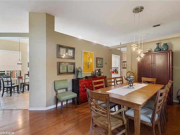 4th image of 10417 Greenhedges Dr