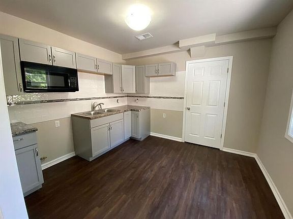 3rd image of 2524 Cass St