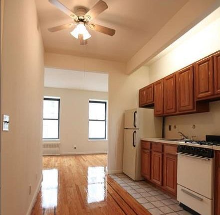 2nd image of 324 E 34th St APT B2