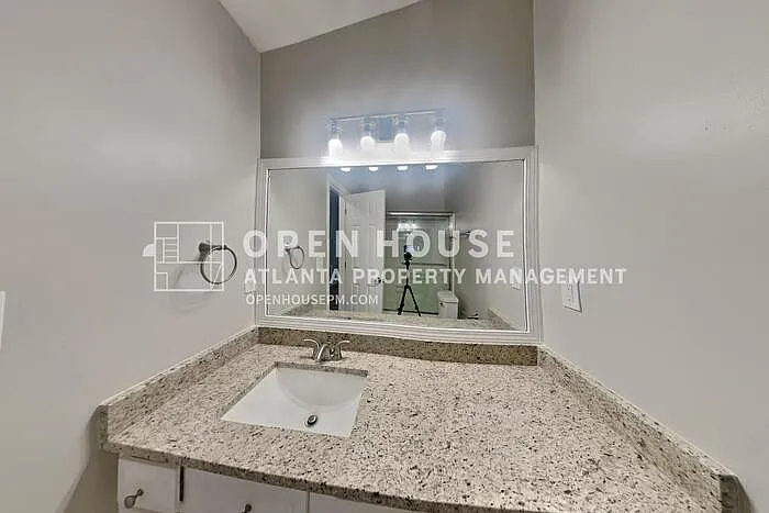 815 Riverstone Ln — Photo 31