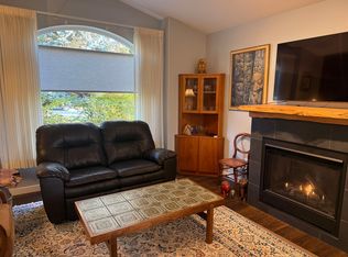 811 Aurora Way, Gibsons, BC V0N1V9