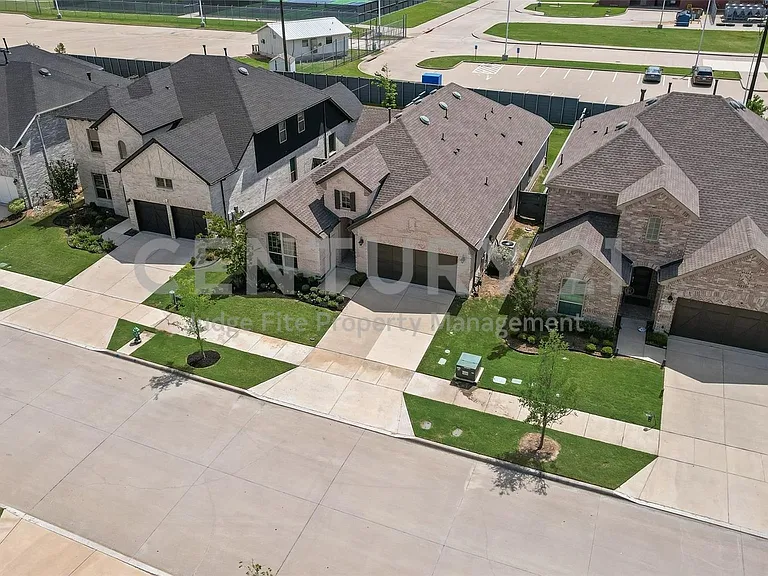 536 Cedarwood St — Photo 3