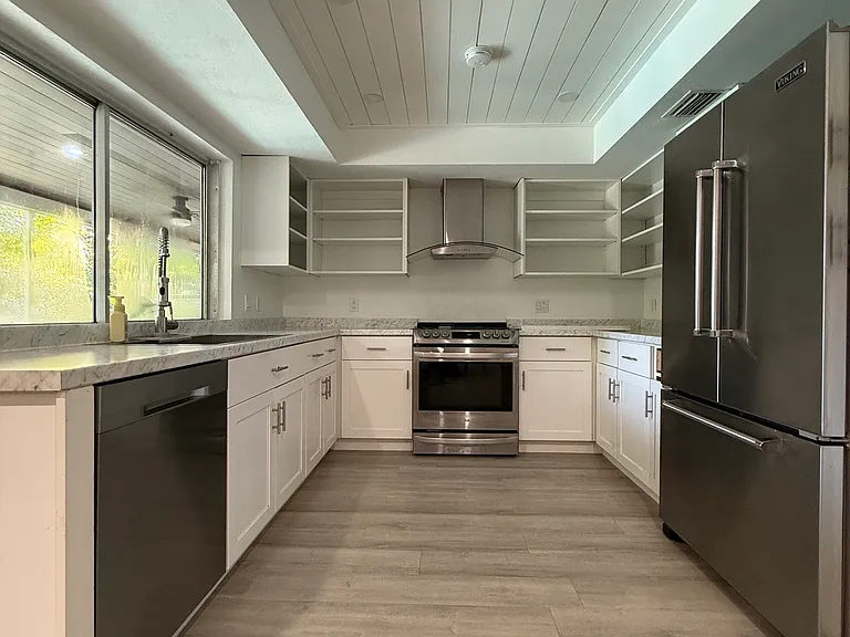 6150 Polly Ave — Photo 9