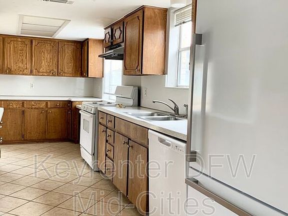 4th image of 3921 Twin Falls St