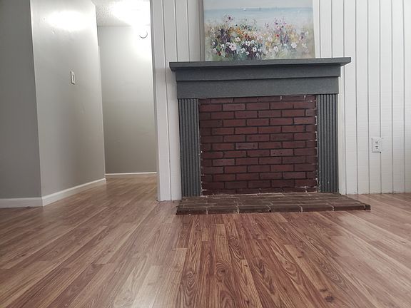 4th image of 220 Mark Twain Cir