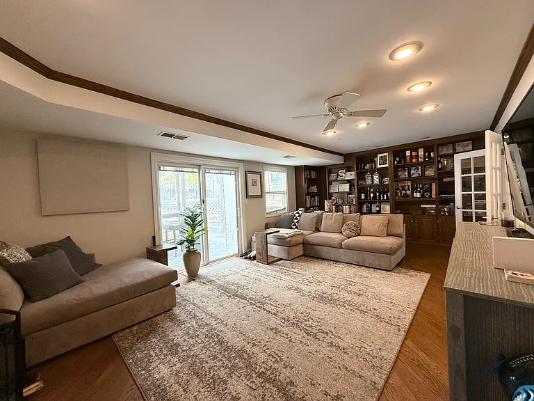 1087 Pleasant Valley Way — Photo 15
