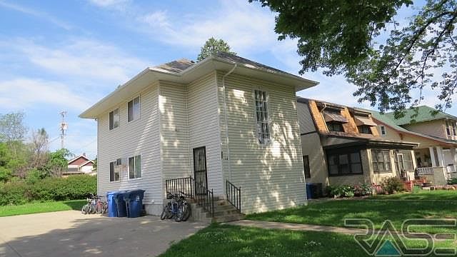 2nd image of 921 S Duluth Ave