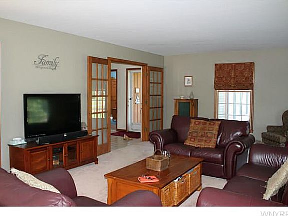 5th image of 400 Riverview Dr
