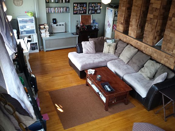 Living Room (2 of 3)