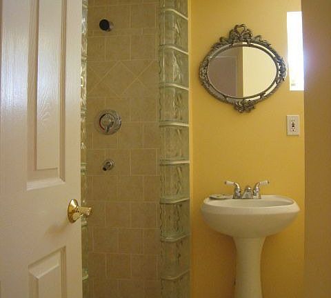 1/2 Bath