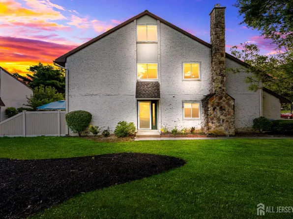 99 Thoreau Dr, Plainsboro, NJ 08536