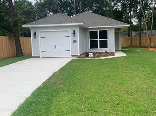 1671 Trout Dr, Defuniak Springs, FL 32433